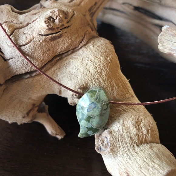 Boho Agate and Copper Memory Wire Necklace - Picture 3 of 6